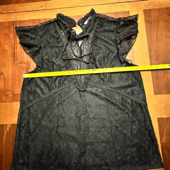 BCBGeneration Gothic Black Lace Top With Sheer Back Size Large - Picture 7 of 7